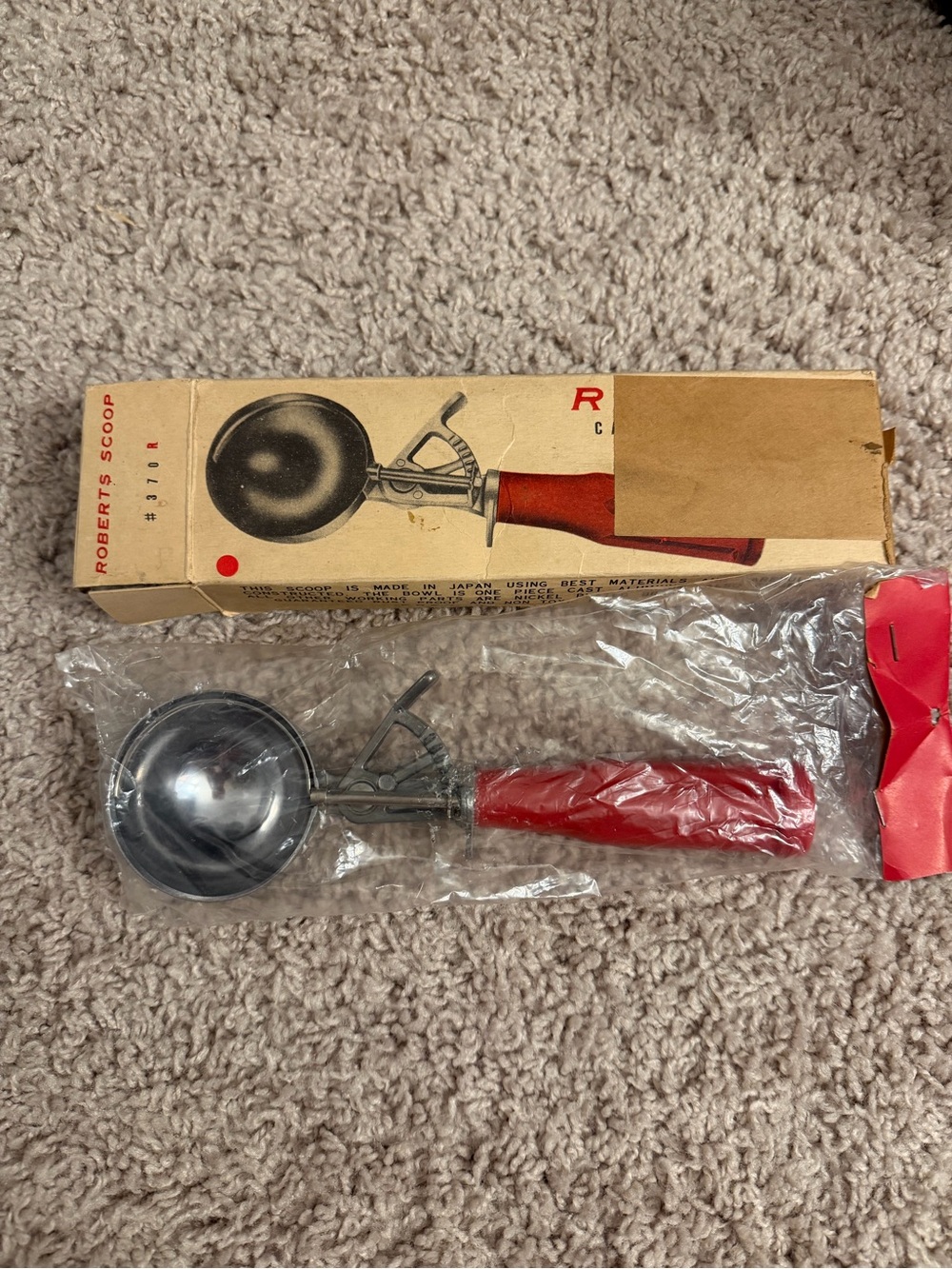 Roberts Cast Aluminum Rare vintage new in box kitchen scoop